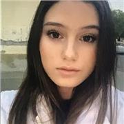 Studentessa liceale di lingue disposta a dare ripetizioni a bambini di scuole elementari e medie